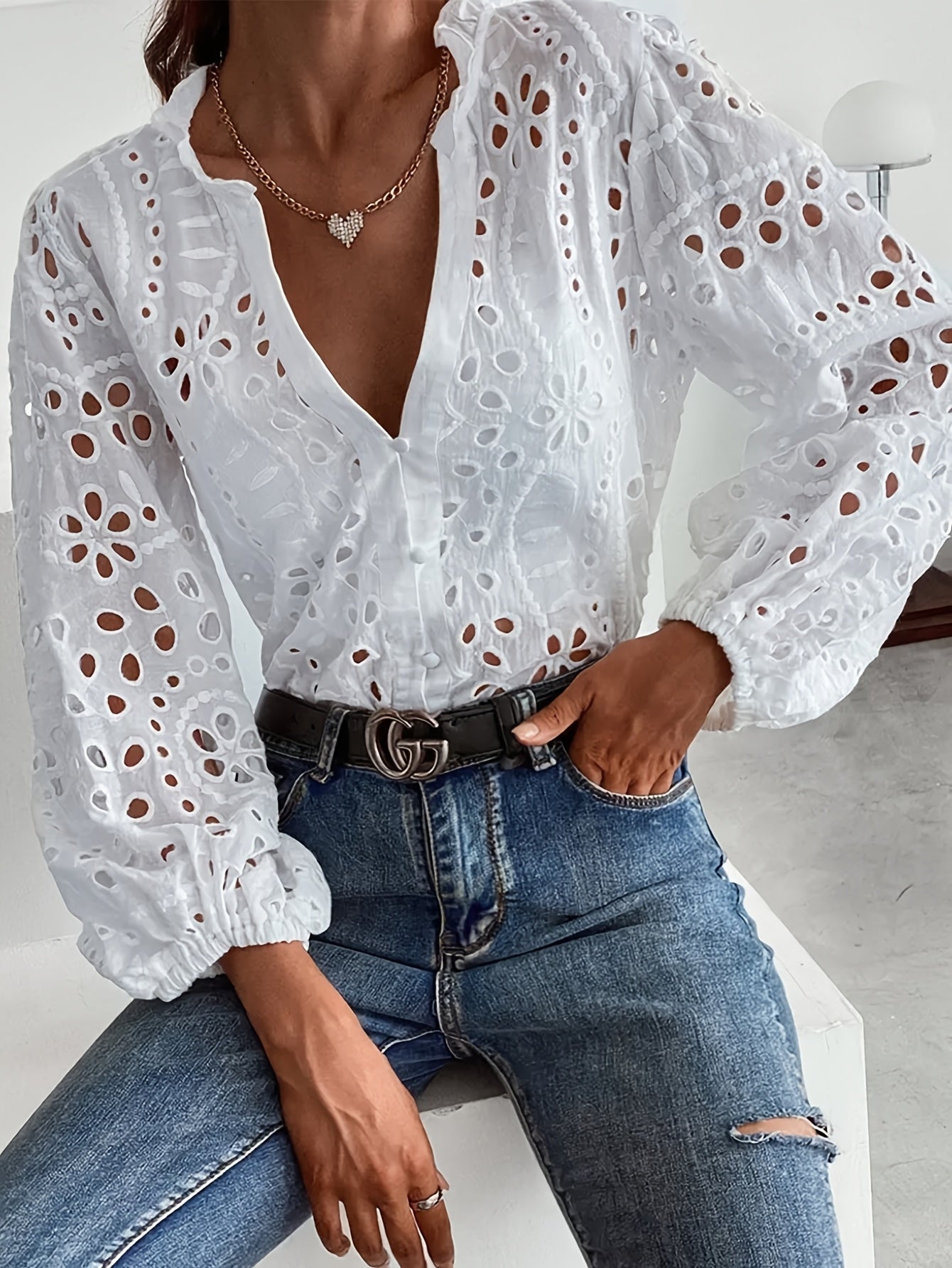 Josefine | Broderet Bluse med Lange Ærmer