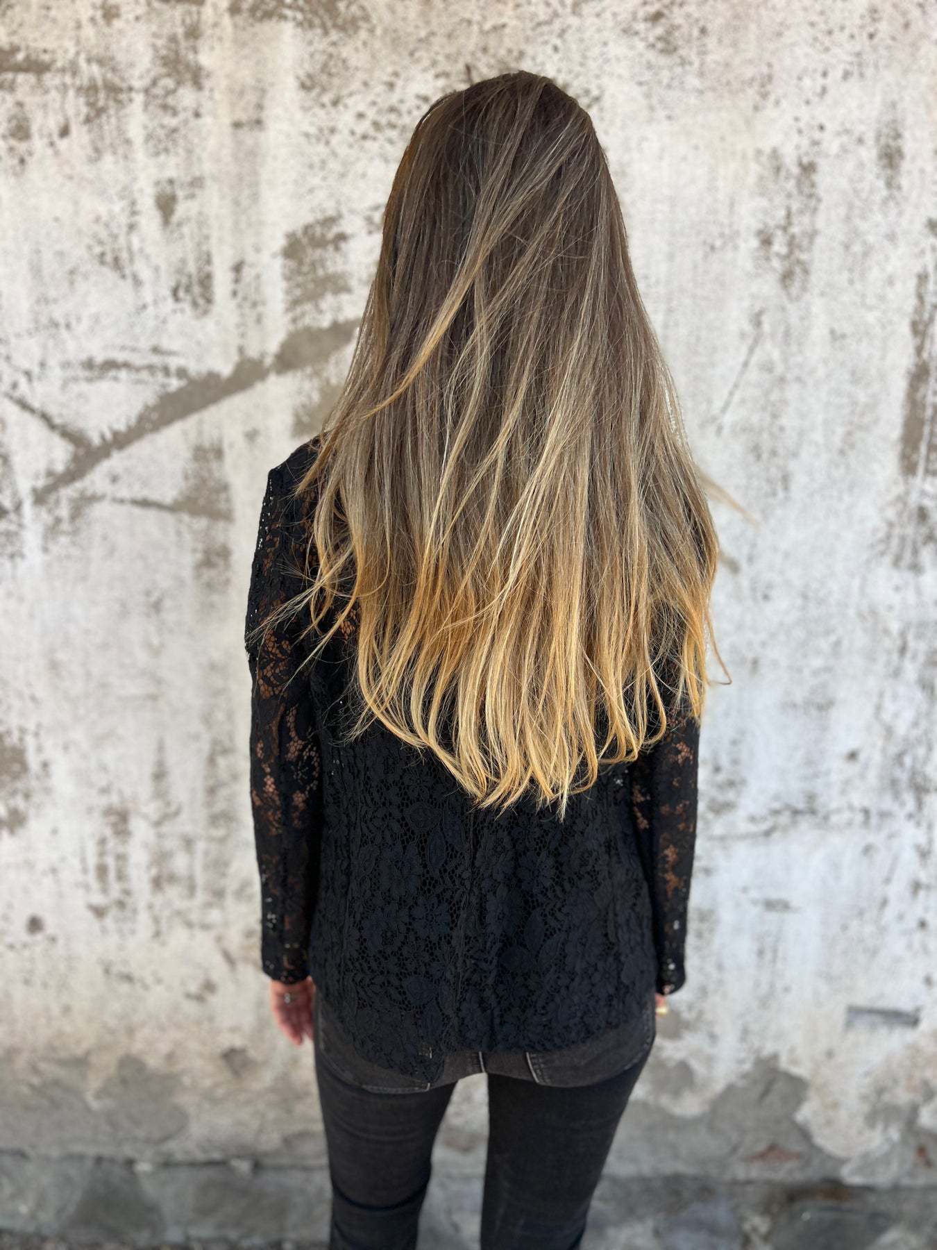 Eini | Gennemsigtig lyseblond blazer med feminin elegance