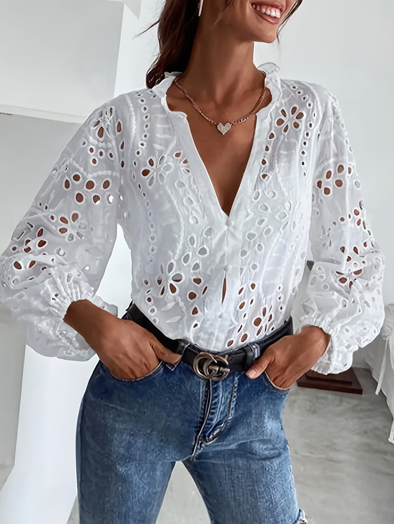 Josefine | Broderet Bluse med Lange Ærmer