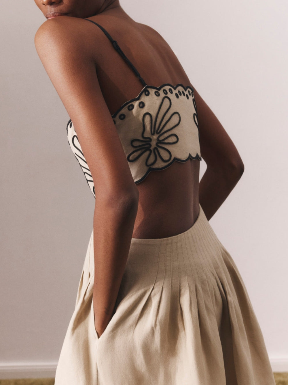 Sandrine | Broderet midi-kjole