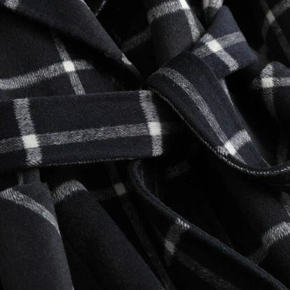 Halldora | Ternet Trenchcoat til Vinteren