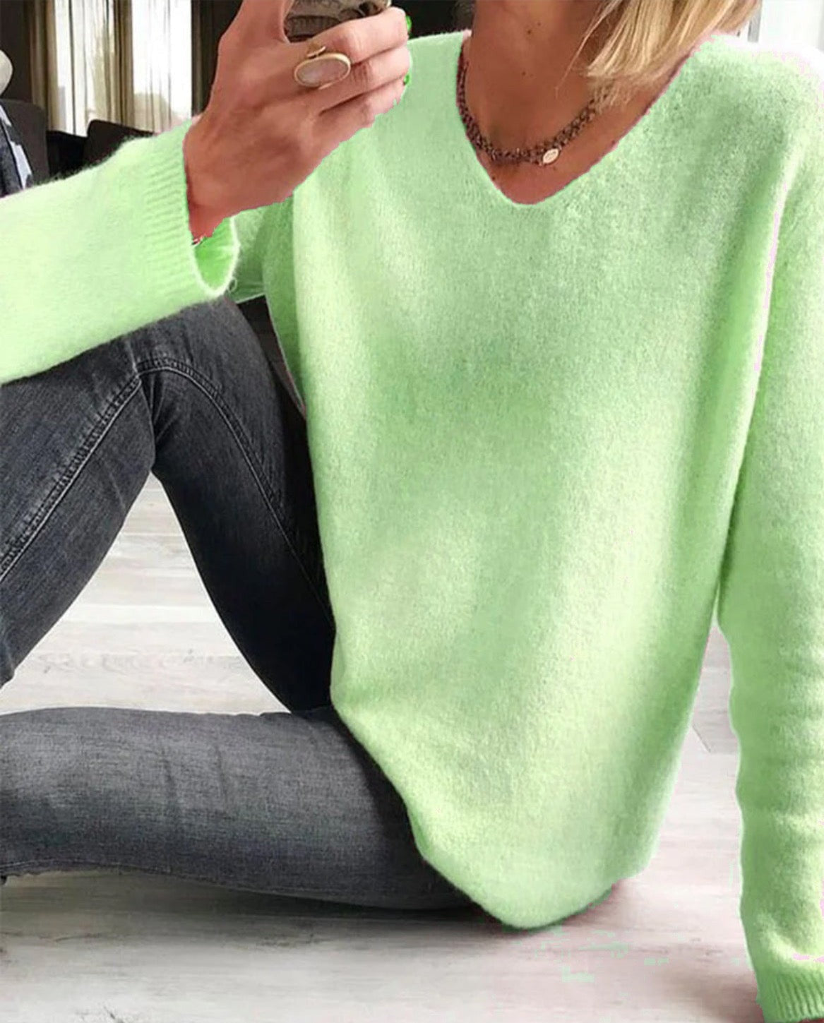 Sweater med V-hals nærbillede af ærmet