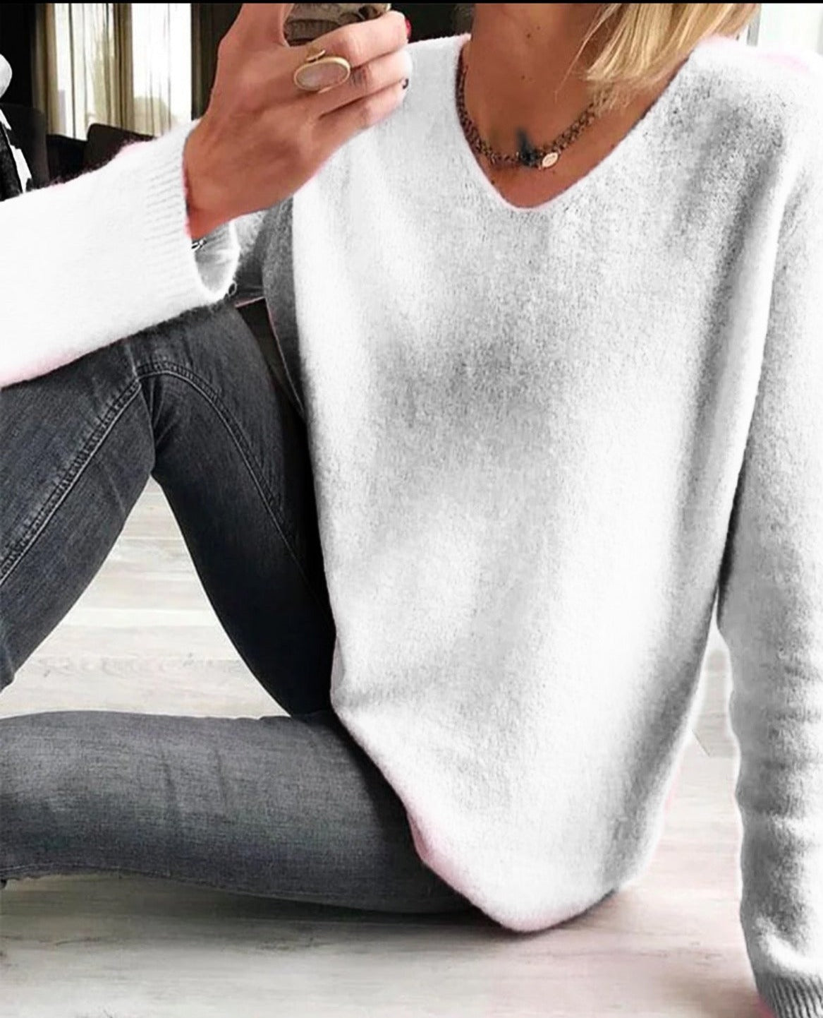 Sweater med V-hals nærbillede af stoffet