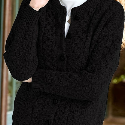 Kabelstrikket cardigan med knapper set i profil