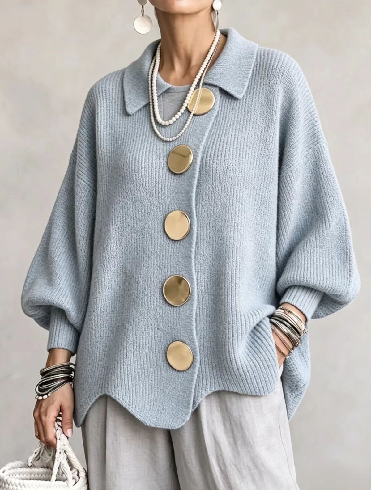 Oversize cardigan med krave detalje set tæt på