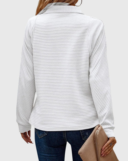Sweater med halv lynlås set skråt bagfra