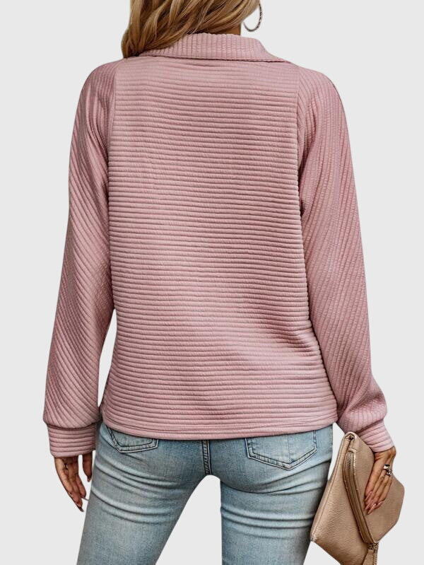 Sweater med halv lynlås set bagfra