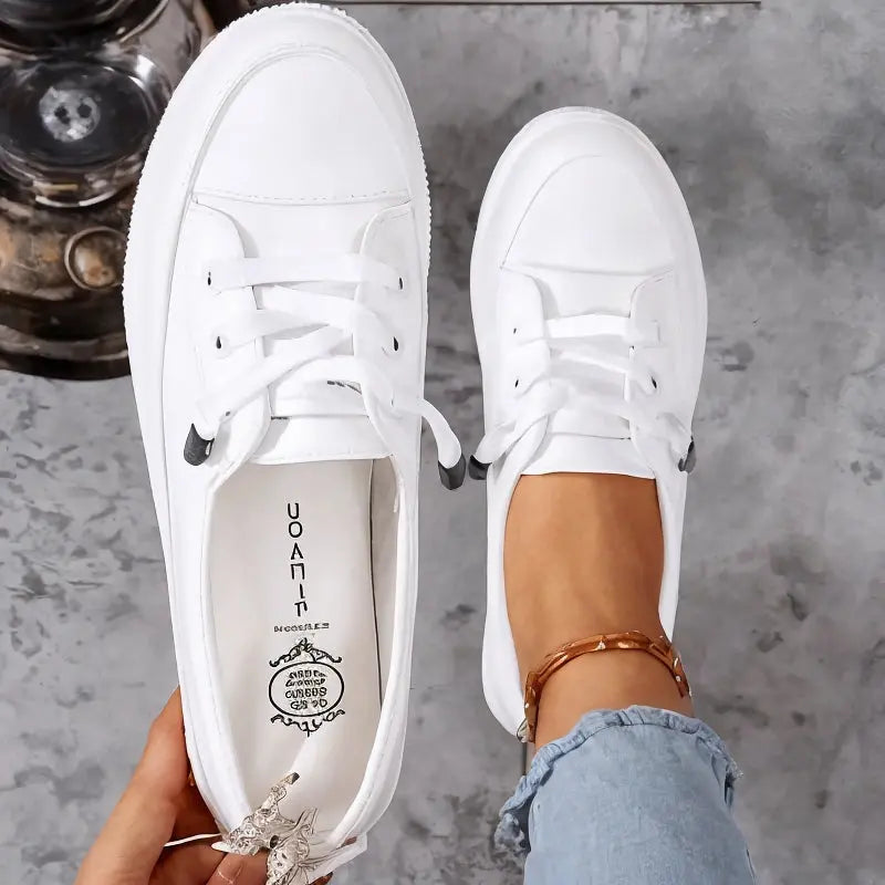 Sunnhelga | Minimalistiske Sneakers