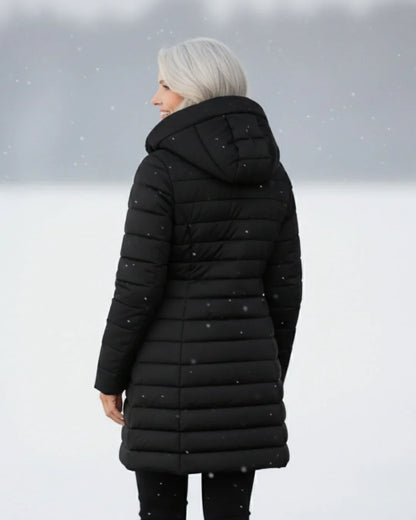 Vinterjakke med sherpafor set skråt bagfra