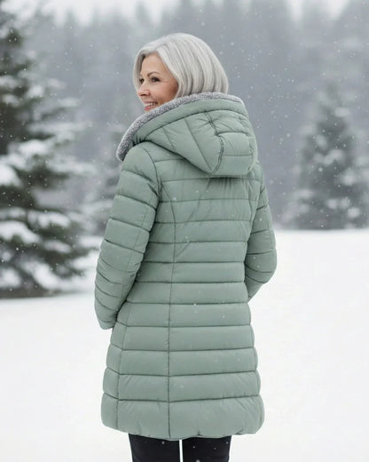 Vinterjakke med sherpafor lagt frem