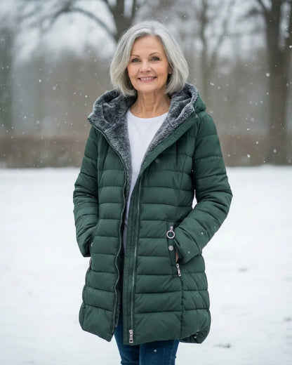 Vinterjakke med sherpafor detalje set tæt på