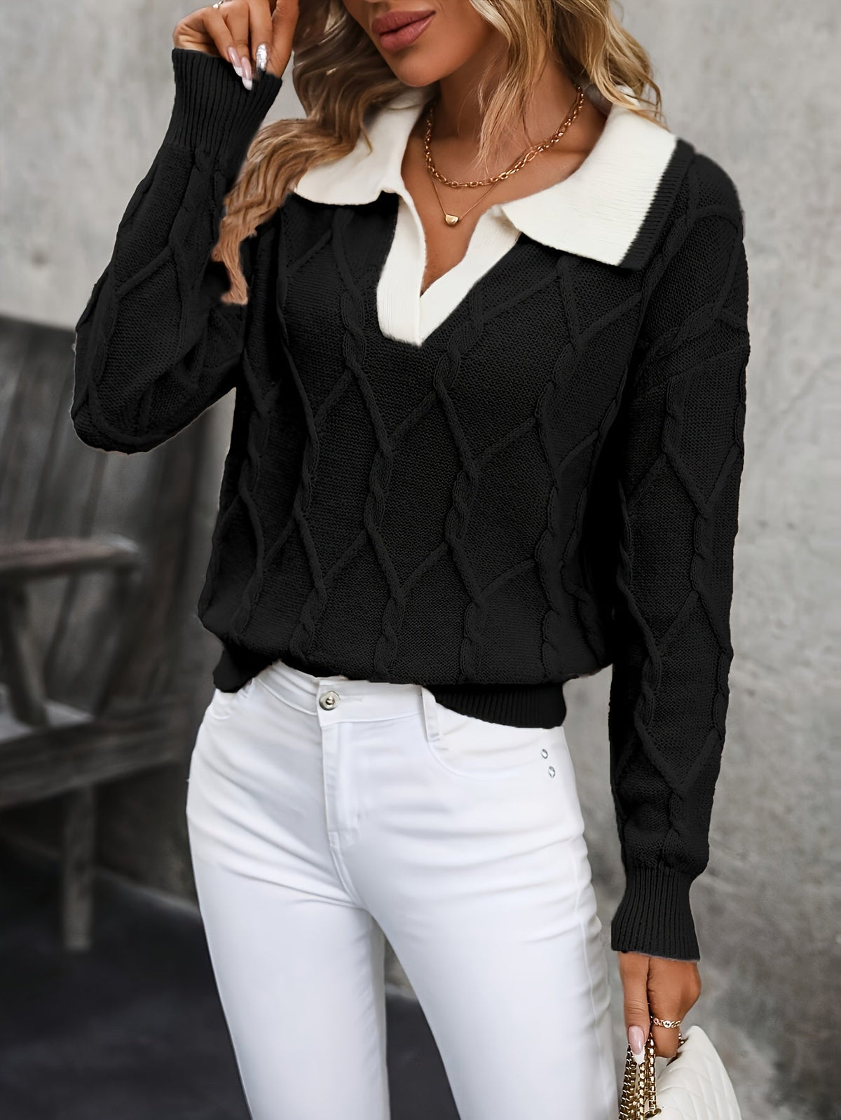 Eydna | Kabelstrikket sweater med V-hals