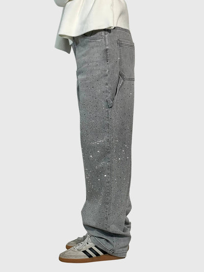Mønstrede jeans med lige ben set i bevægelse