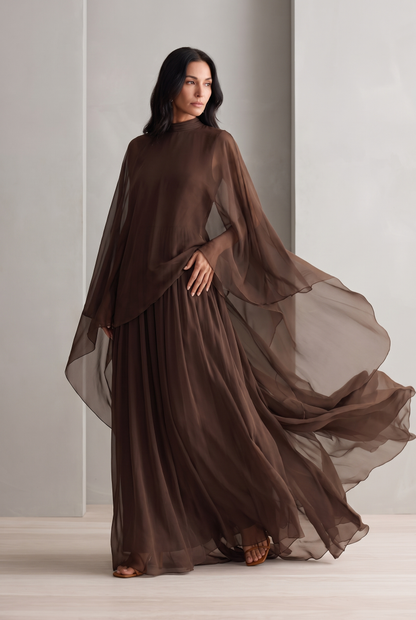 Torvunn | Maxikjole med Cape-Overlay