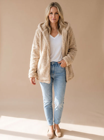 Iselin oversize teddyfrakke med hætte set forfra