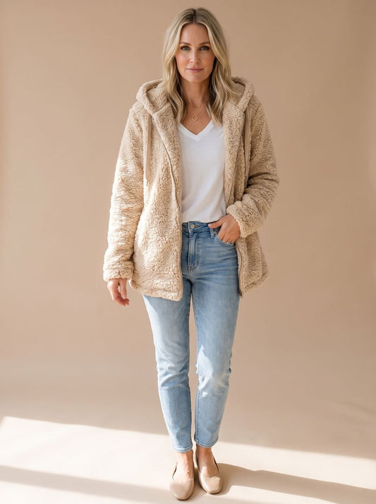 Iselin oversize teddyfrakke med hætte set forfra