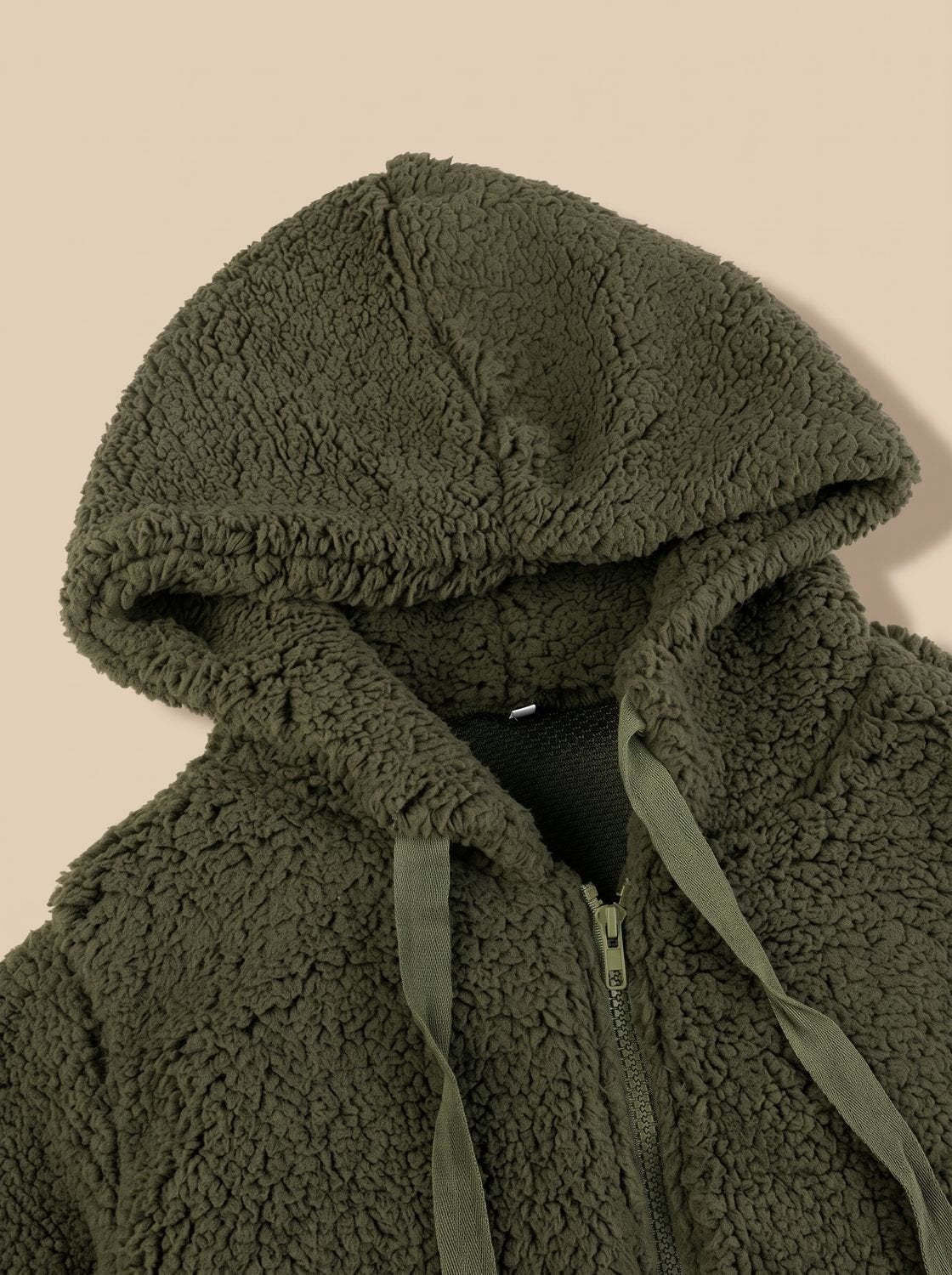 Oversize teddyfrakke med hætte set fra siden