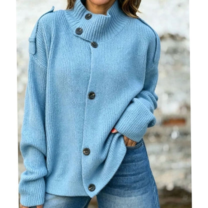 Oversize cardigan med ståkrave detalje set tæt på