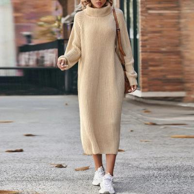 Vigdis ribstrikket midikjole med rullekrave – i beige