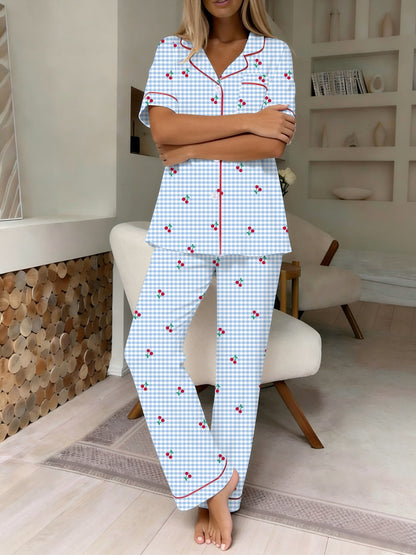 Kortærmet ternet pyjamassæt set bagfra