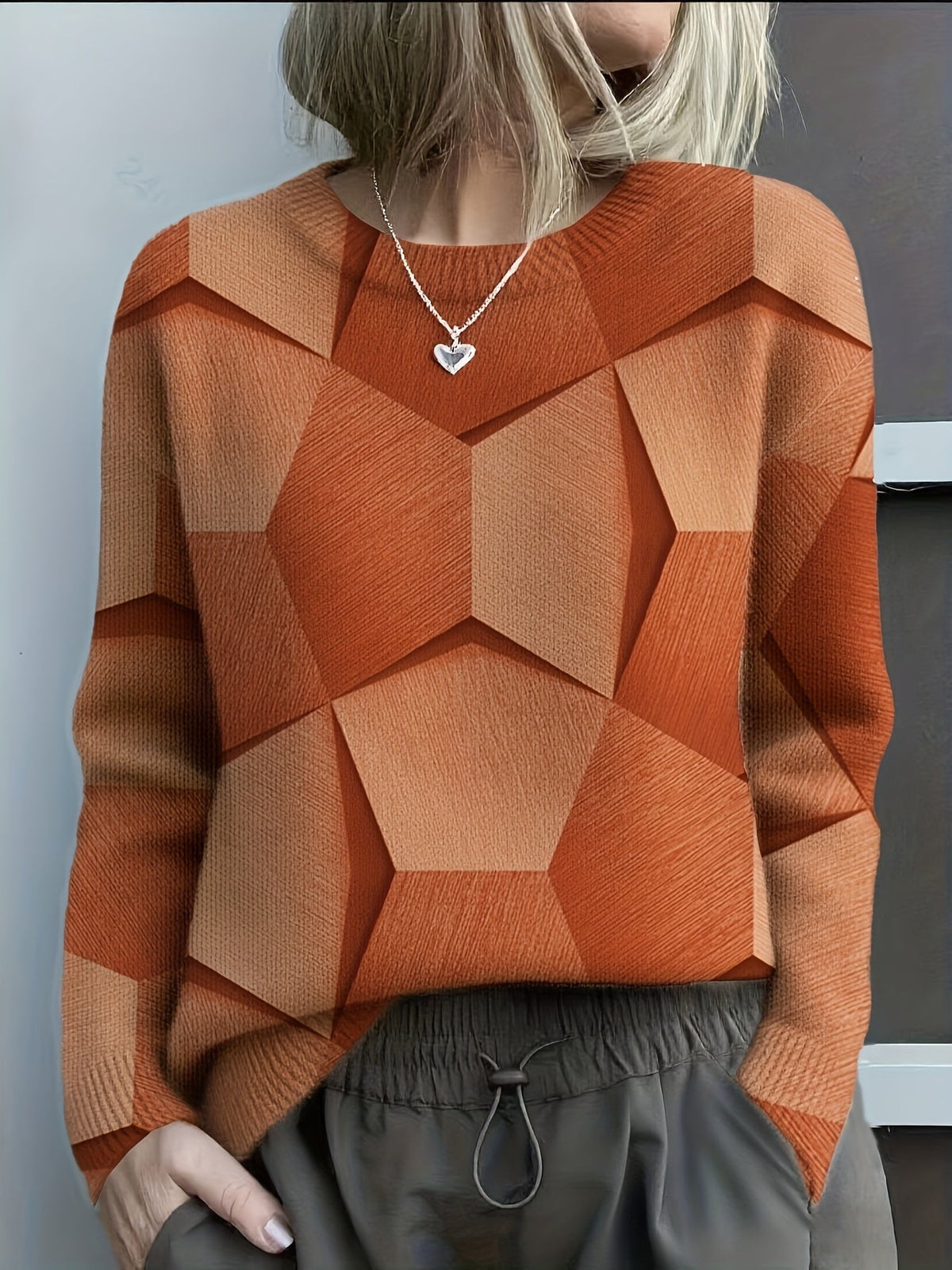 Oktavia sweater med grafisk mønster set forfra