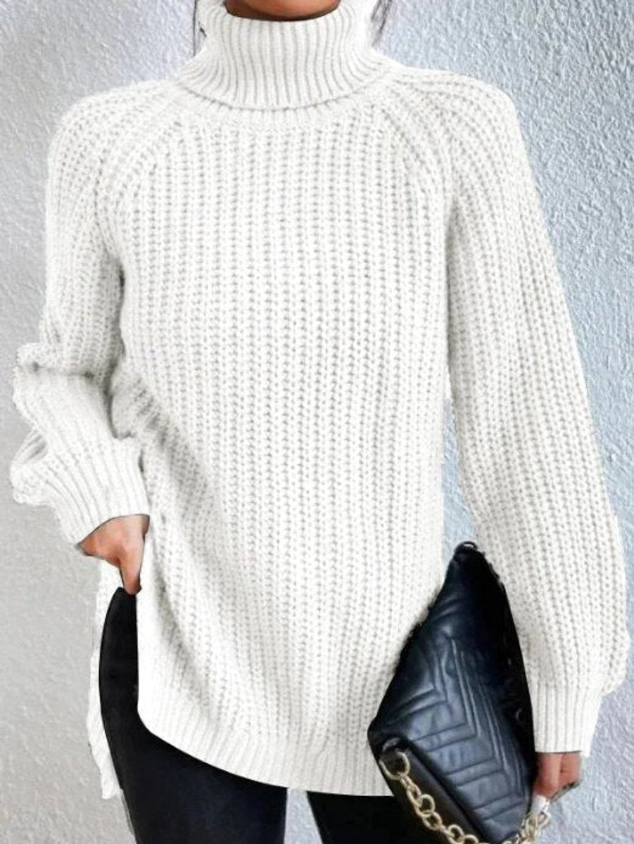 Oversize rullekravesweater i grovstrik set fra siden