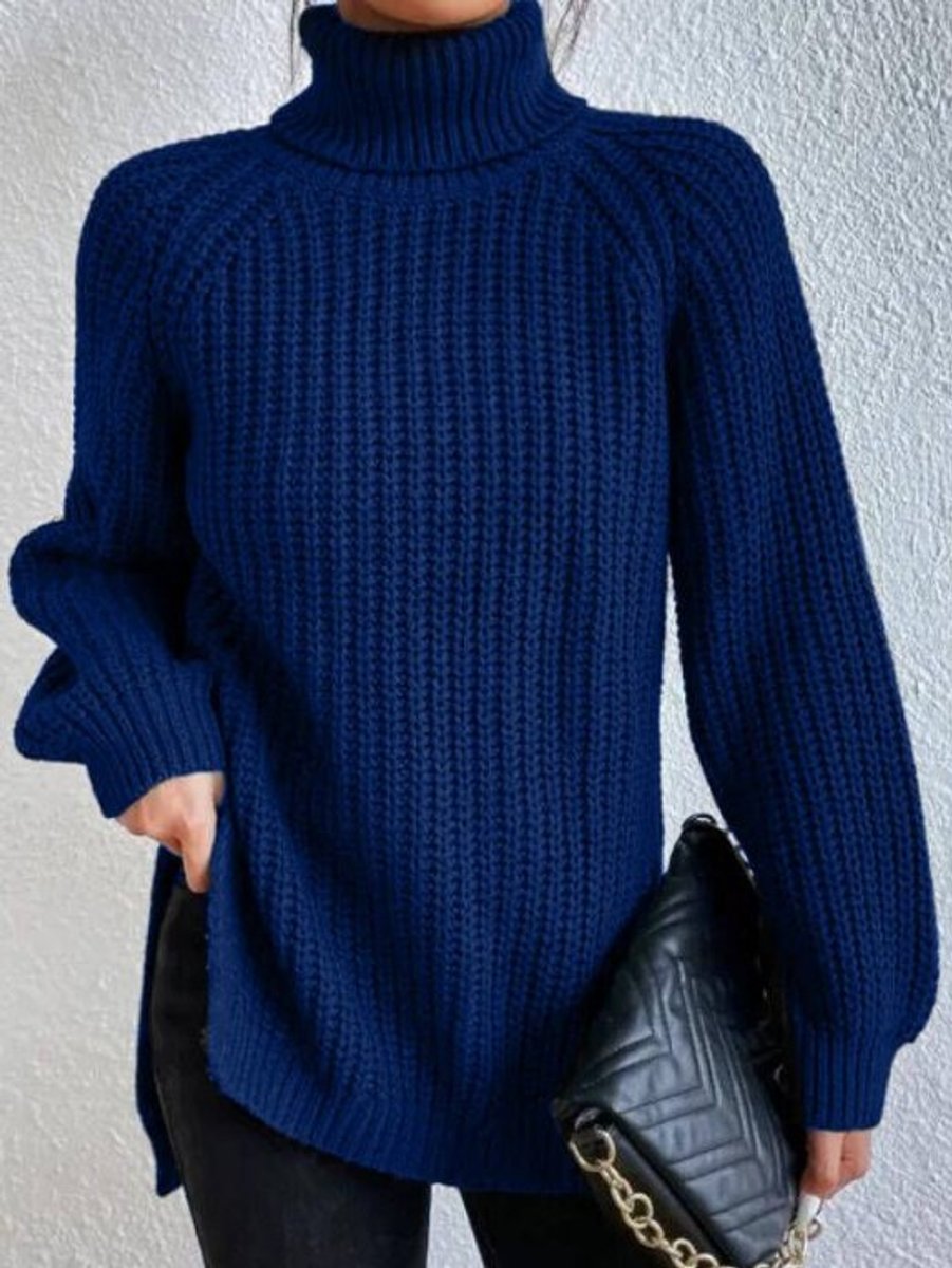 Oversize rullekravesweater i grovstrik set skråt forfra