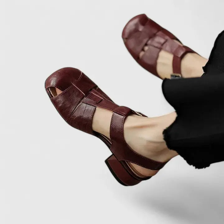 Sæunn | Flade sandaler med brede remme