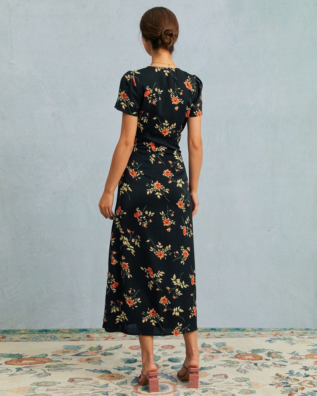 Astrid | Sort blomsterprint midikjole