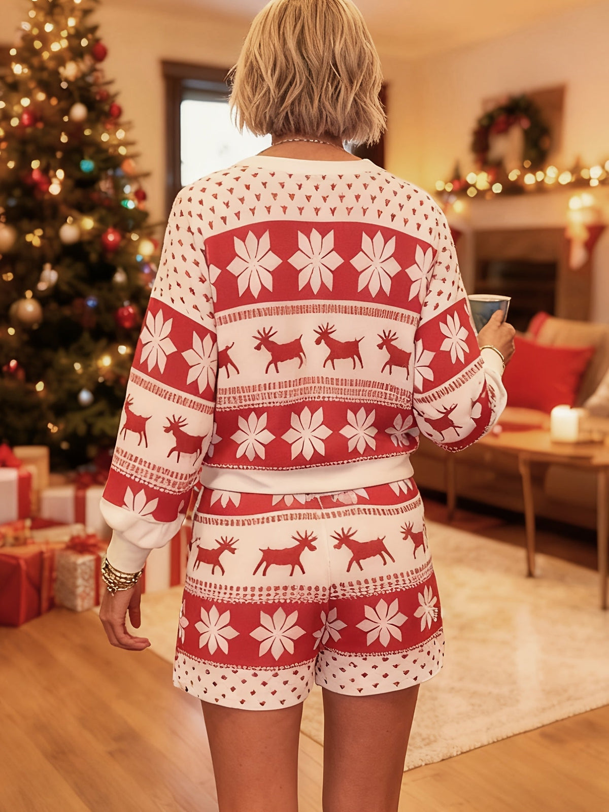 Julepyjamas med snefnug set fra siden