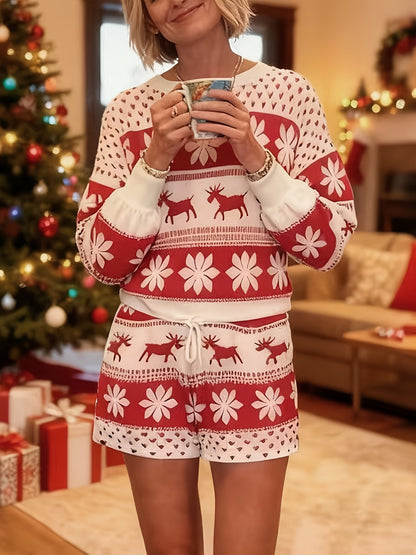 Julepyjamas med snefnug detalje set tæt på