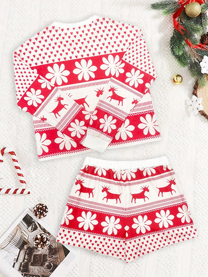 Julepyjamas med snefnug set skråt forfra