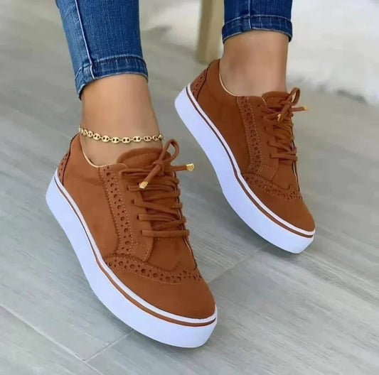 Ragna | Plateau Sneakers med Brogue-Look og Snøre